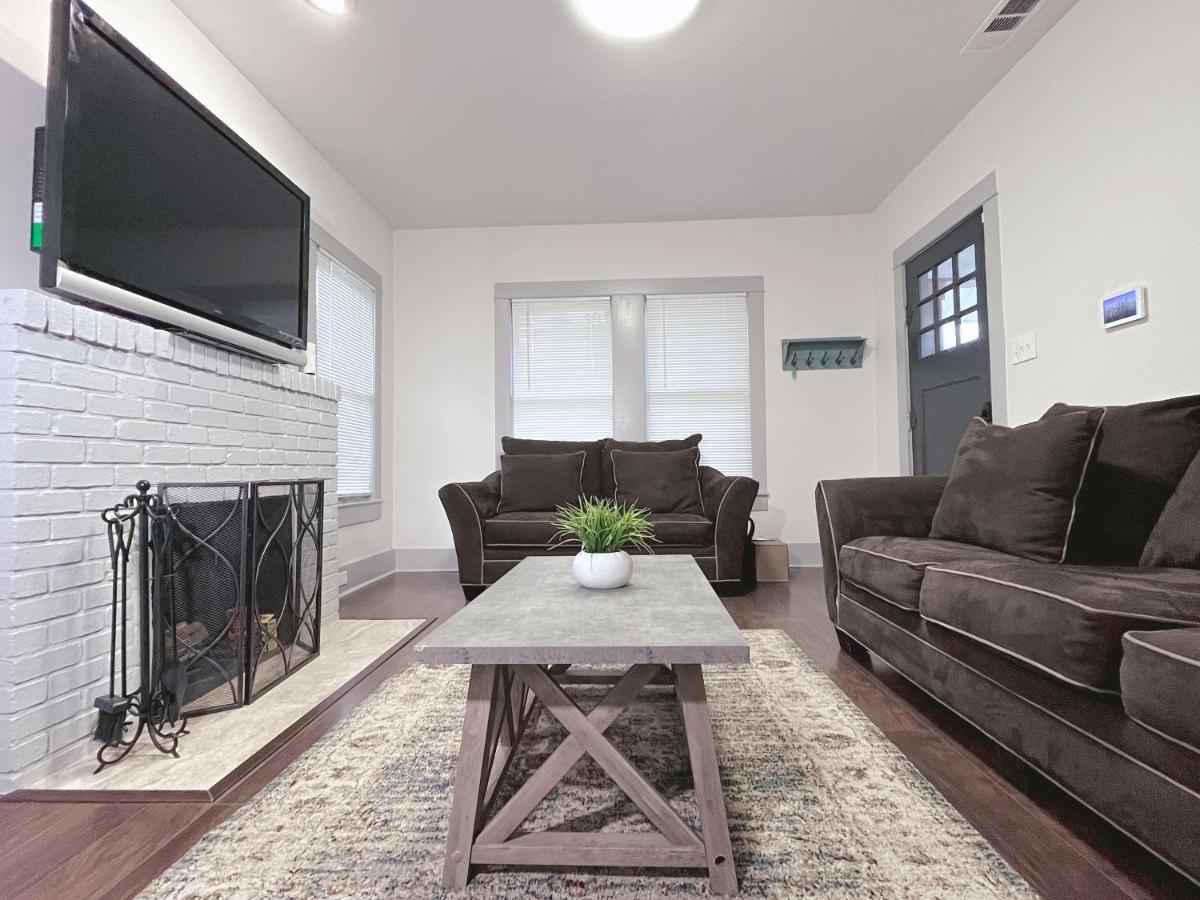 THE FARMHOUSE - FAMILY FRIENDLY DOWNTOWN COTTAGE - Housity