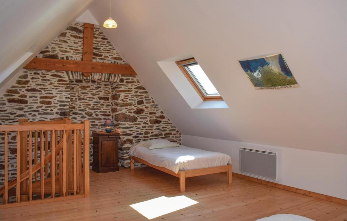 Amazing Home In Minihy Treguier - Housity