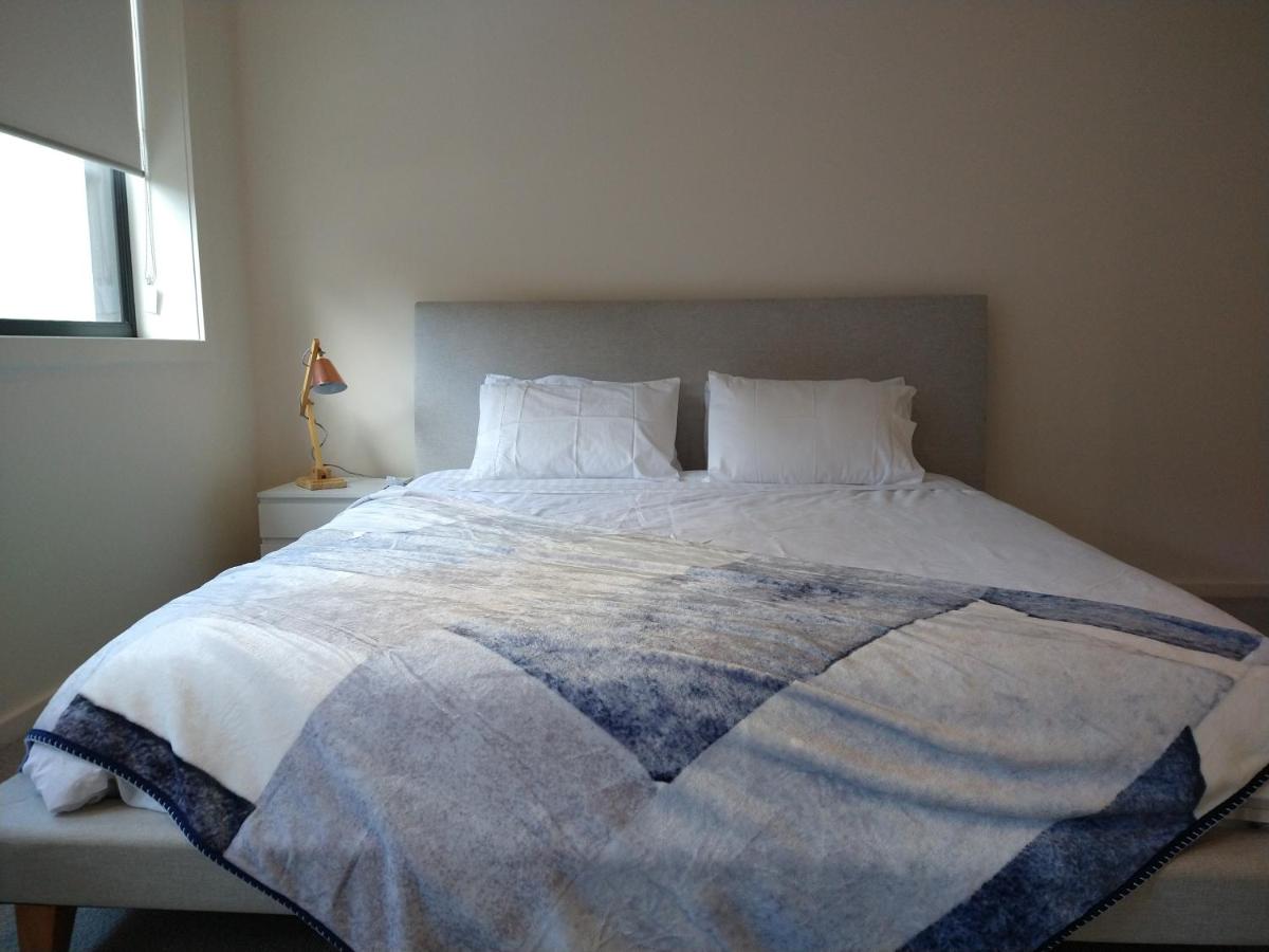 Suitetrails - Brand New Spacious Woden Apartment - KingBed&WiFi