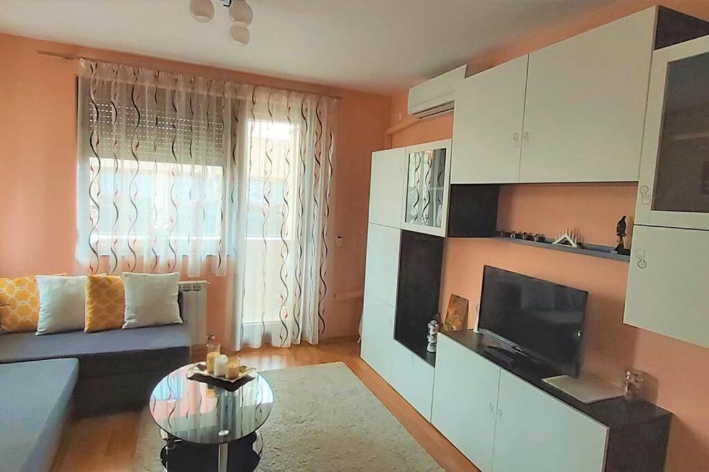 Mia's Apartment, Stylish One Bedroom Suite - Hizvo