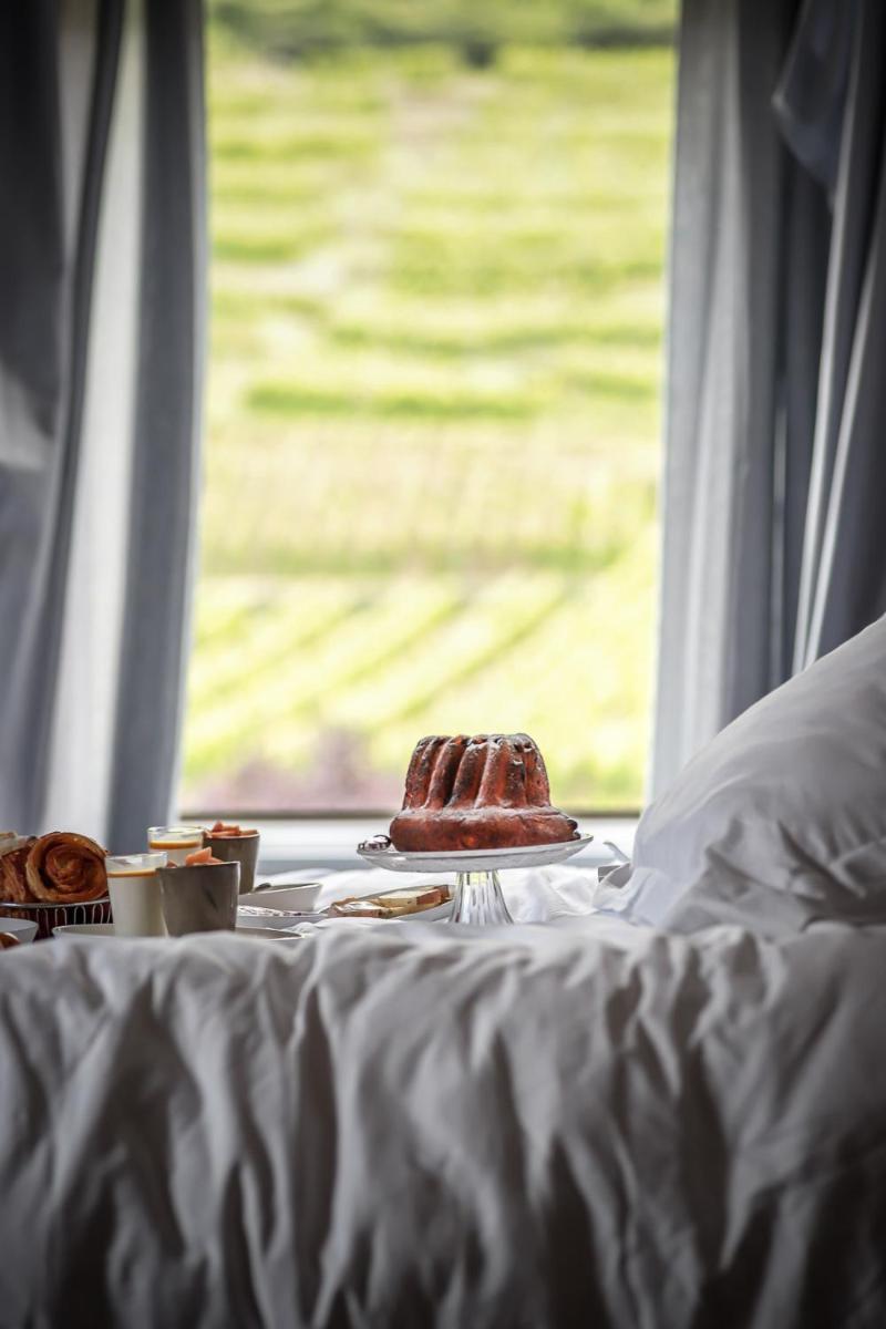 Un ou plusieurs lits dans un hébergement de l'établissement Relais et Châteaux Le Chambard