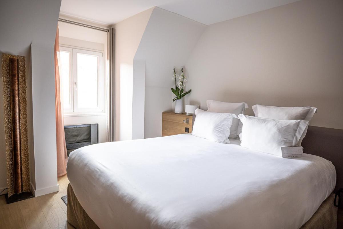 Un ou plusieurs lits dans un hébergement de l'établissement Relais et Châteaux Le Chambard