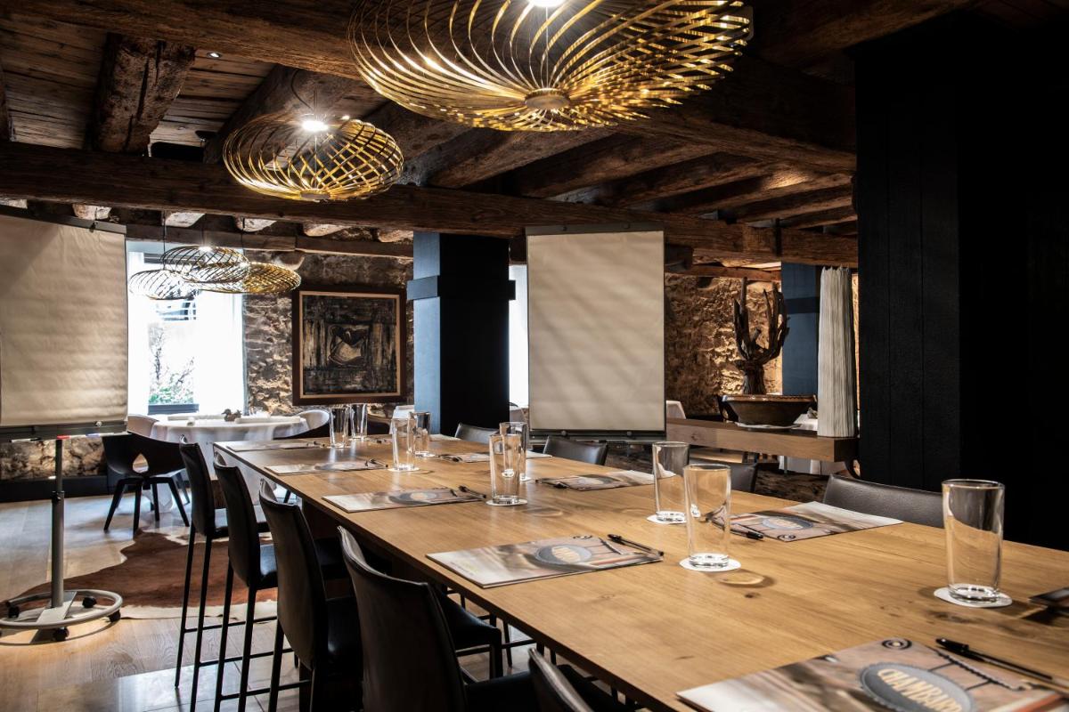 Restaurant ou autre lieu de restauration dans l'établissement Relais et Châteaux Le Chambard