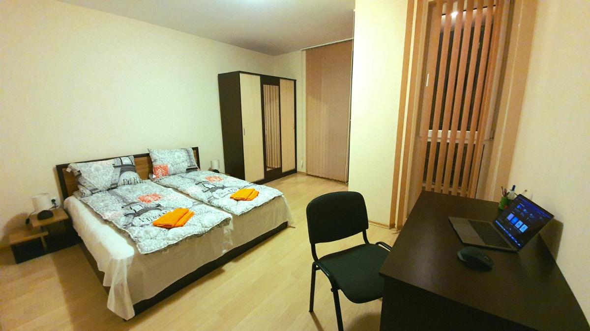 Minimalistic 1BR flat with a Parking spot - Housity
