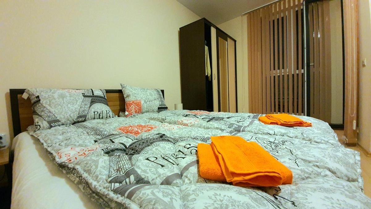 Minimalistic 1BR flat with a Parking spot - Housity