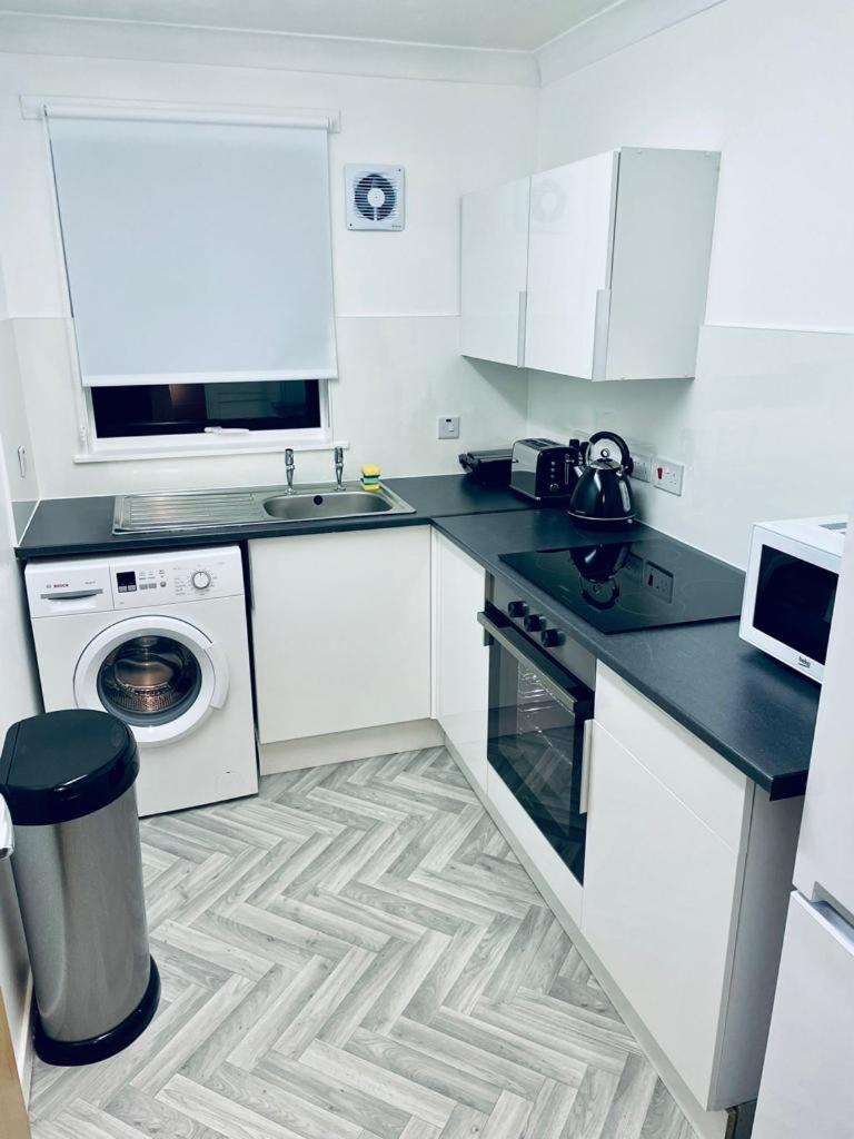 Suitetrails - Modern 2 Bedroom Apartment With Free Parking