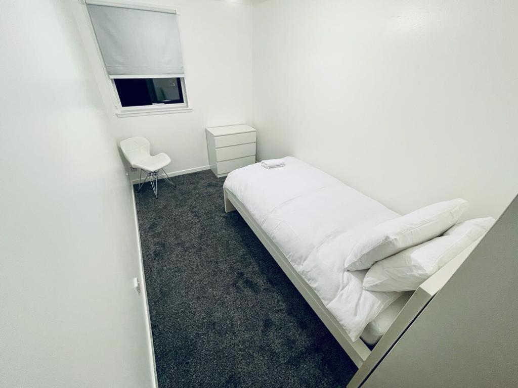 Suitetrails - Modern 2 Bedroom Apartment With Free Parking