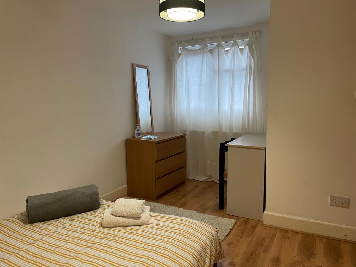 Guest House quarto Individual cama box solteiro ! Finsbury Park - Housity