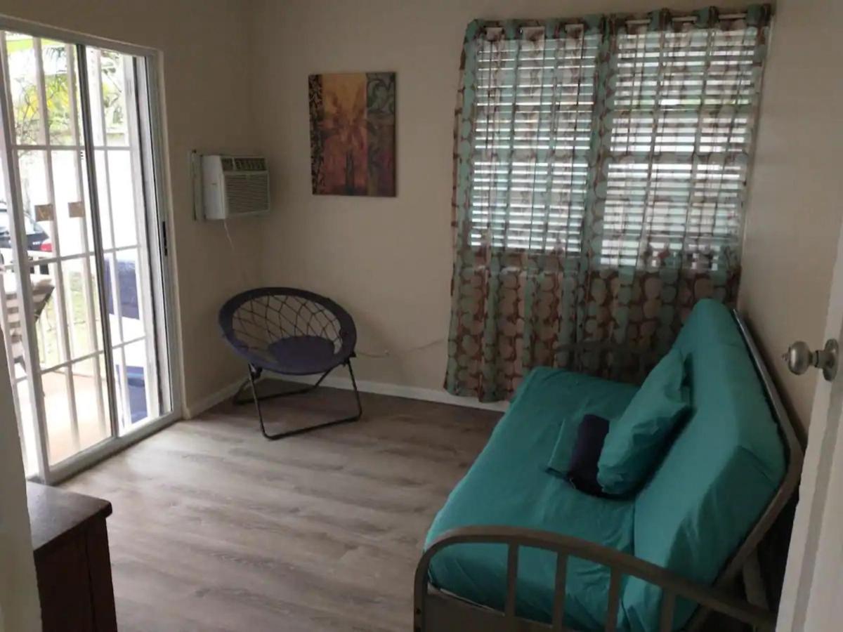 Family Getaway with Private Parking & Swimming Pool - Housity