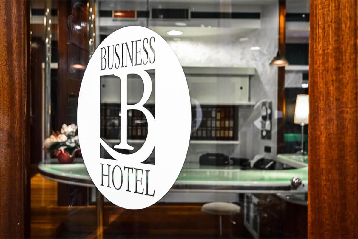 Suitetrails - Business Hotel