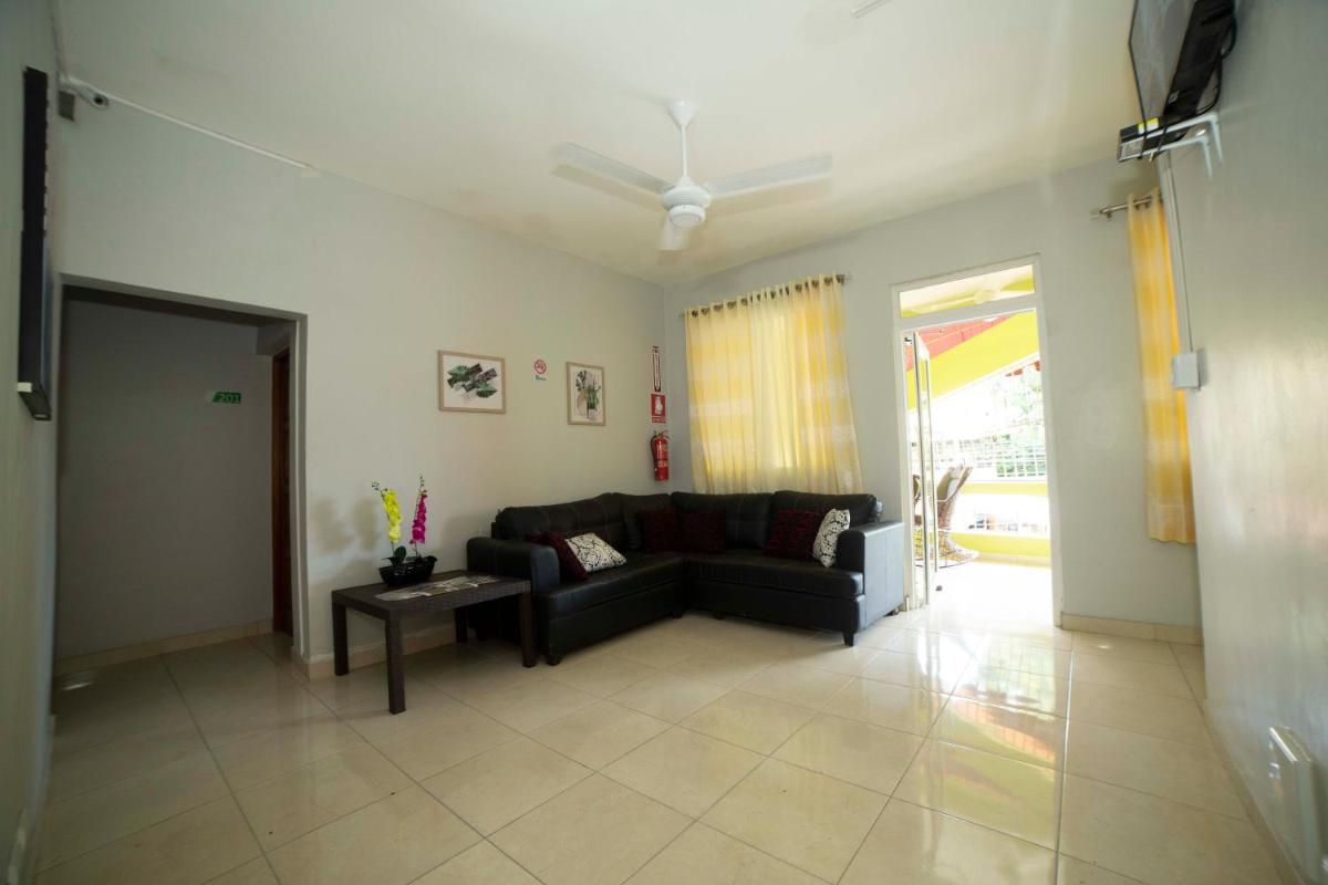 Hotel Enrique I Gazcue, Bed and Breakfast - Housity