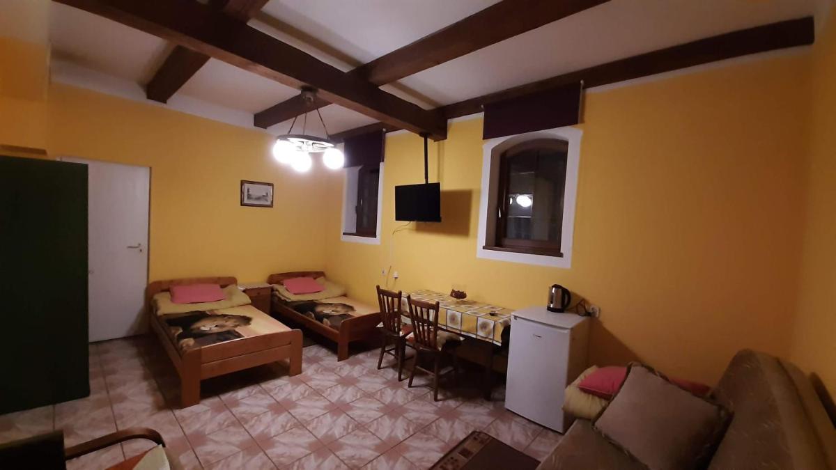 Orzechowy Dworek - Housity