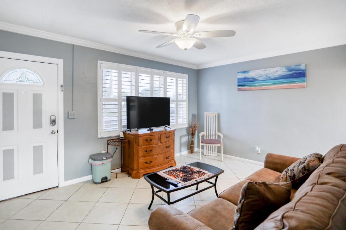 Bay Escape & Ocean Away - Housity