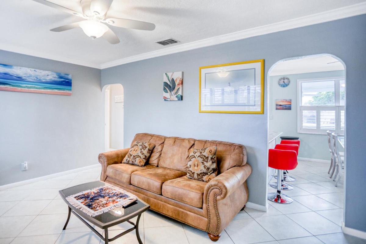 Bay Escape & Ocean Away - Housity