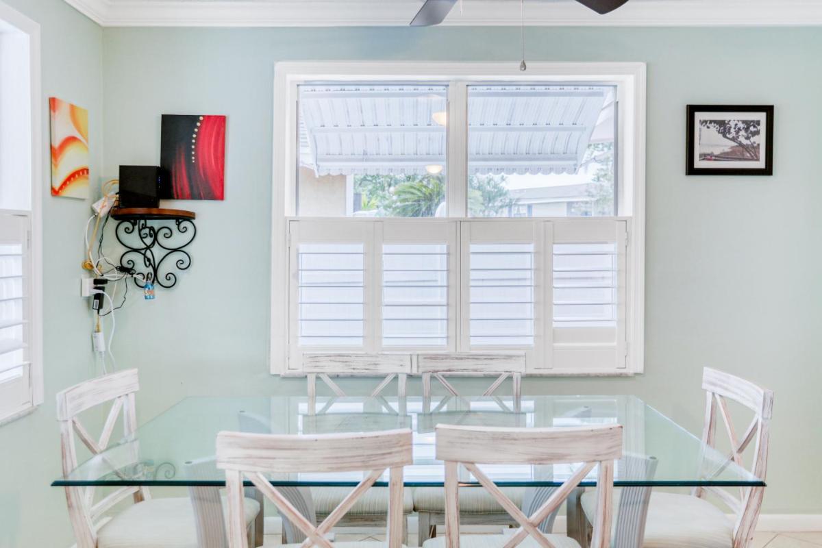 Bay Escape & Ocean Away - Housity
