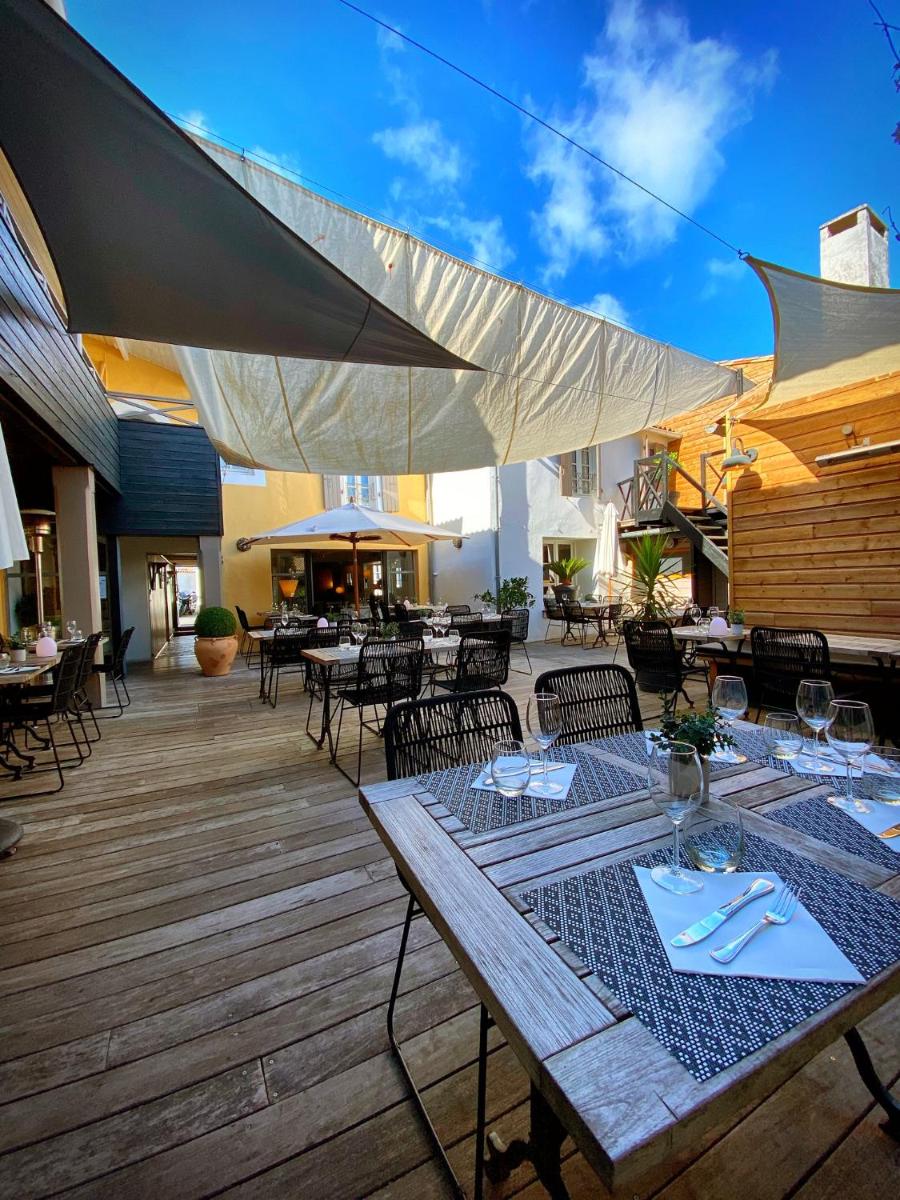 Restaurant ou autre lieu de restauration dans l'établissement Hotel L'Océan