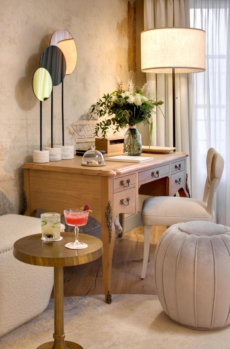 Coin salon dans l'établissement Hôtel Richer De Belleval - Relais & Châteaux