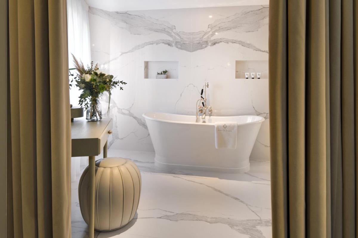 Salle de bains dans l'établissement Hôtel Richer De Belleval - Relais & Châteaux