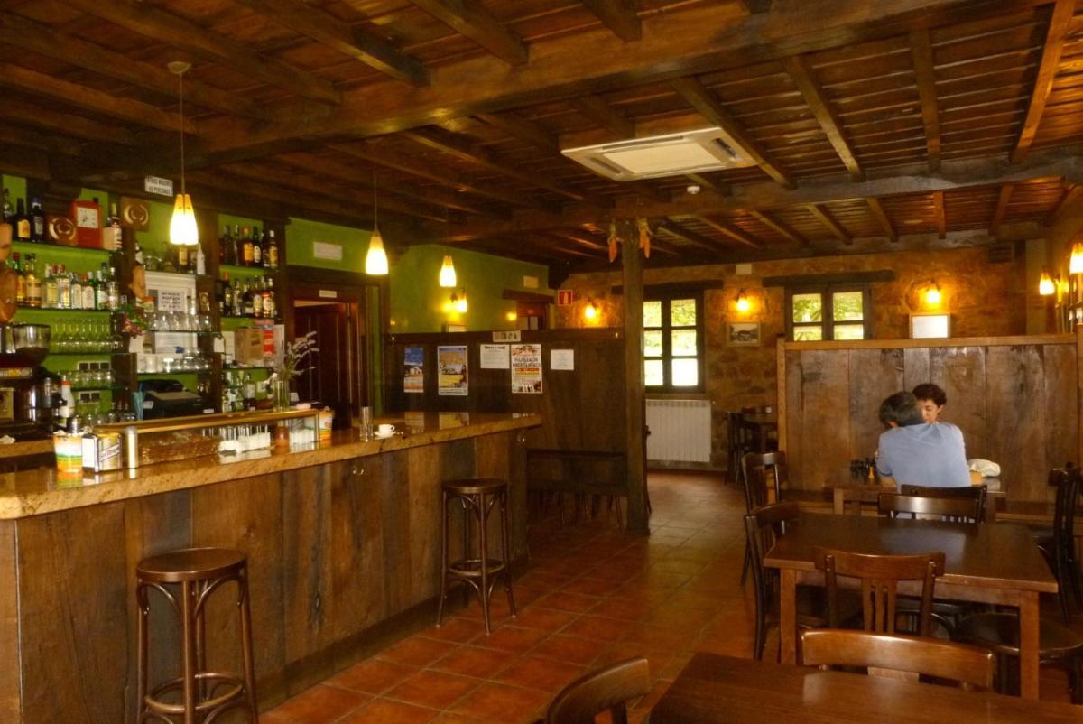 El salón o zona de bar de Hotel Rural El Fundil