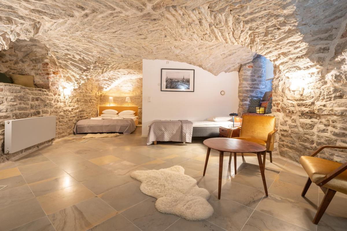 Suitetrails - Old Town - Viru Gate Apartment