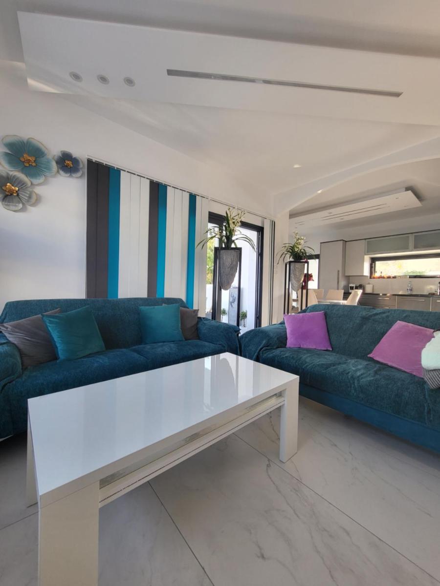 A-Luxury Wellness Sea Villa - Hizvo