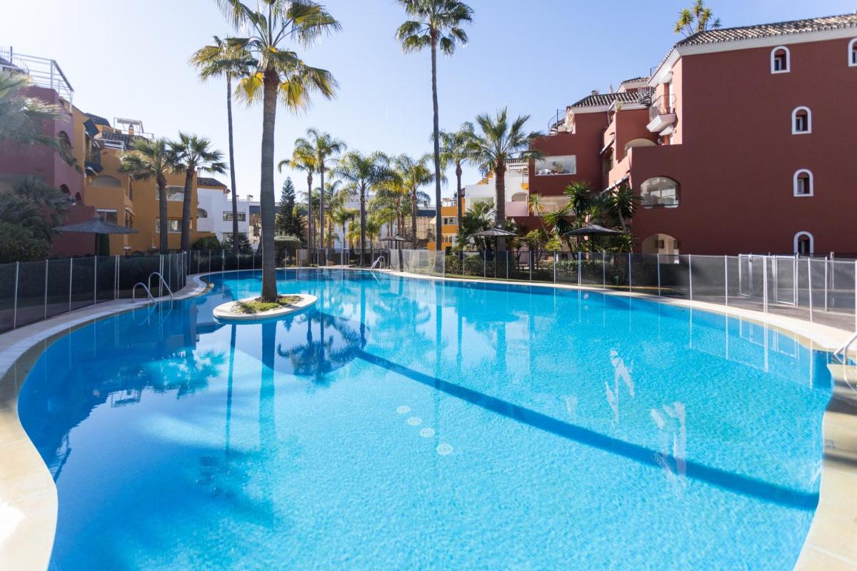 Suitetrails - Golden Mile Luxury Ground floor apartment near Puente Romano