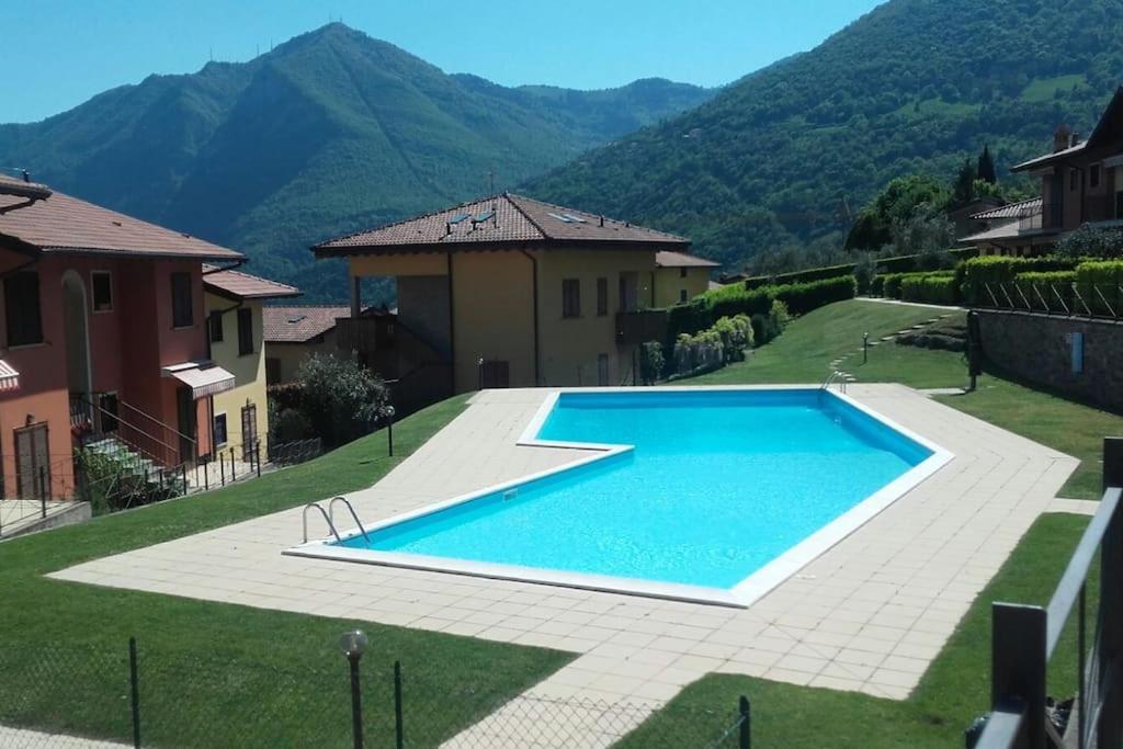 Luxurious attic-swimming pool - Housity