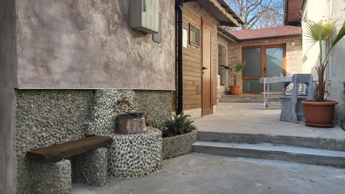 Стаи за гости Лилия - Housity