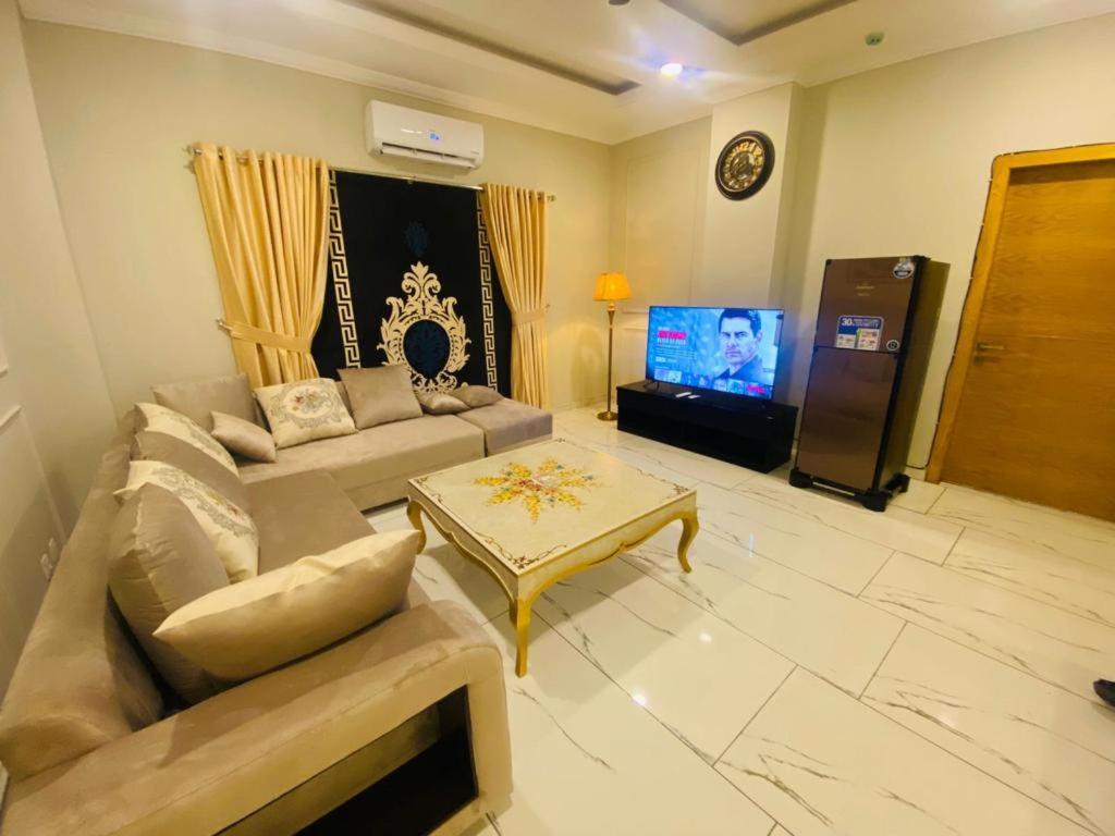Suitetrails - Holidazzle Serviced Apartments Bahria Town