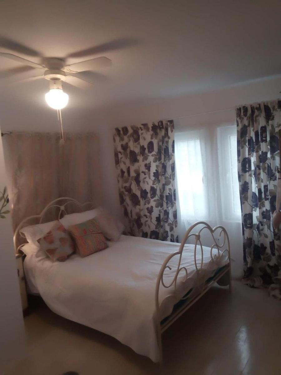 Stunning 3-Bed  in the small village - Housity