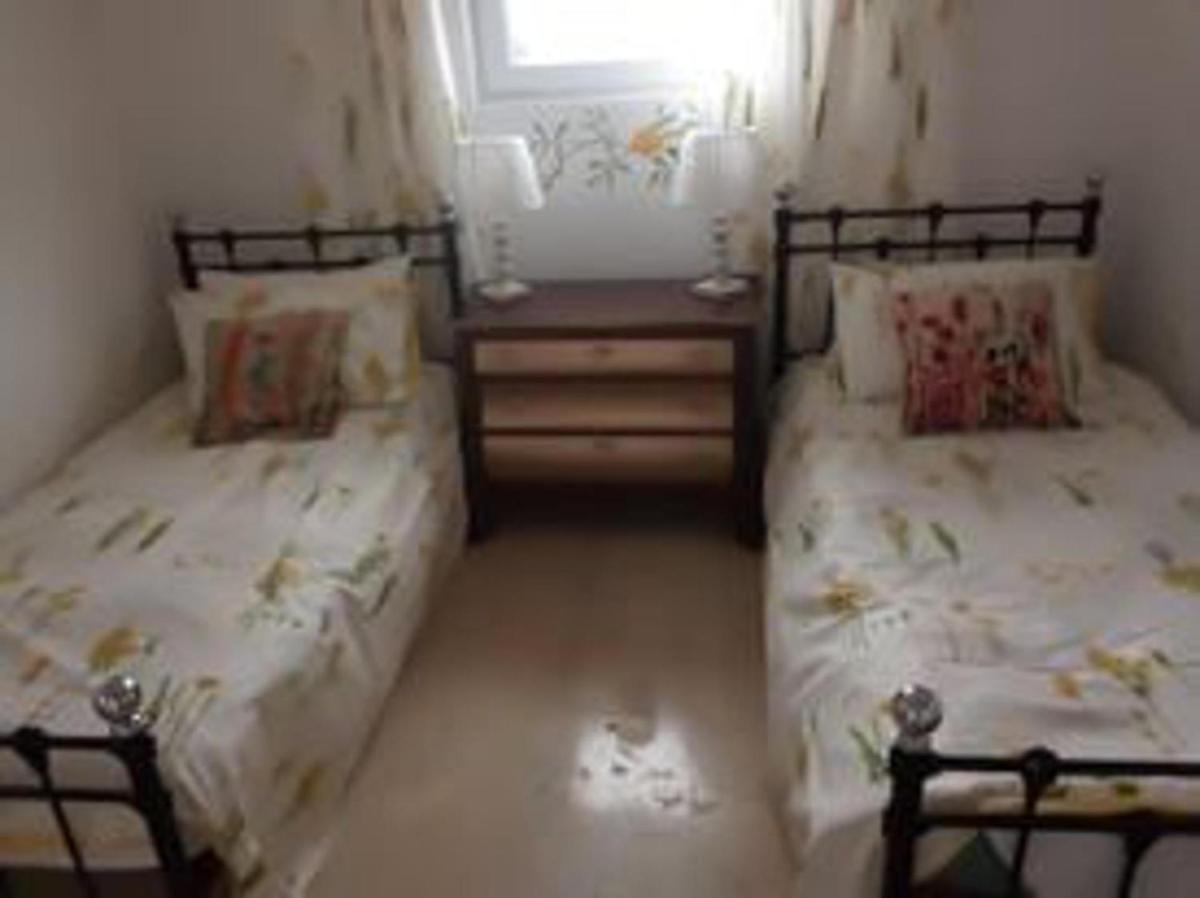 Stunning 3-Bed  in the small village - Housity