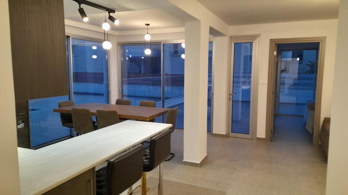 Suitetrails - Sky Apartment on the pool