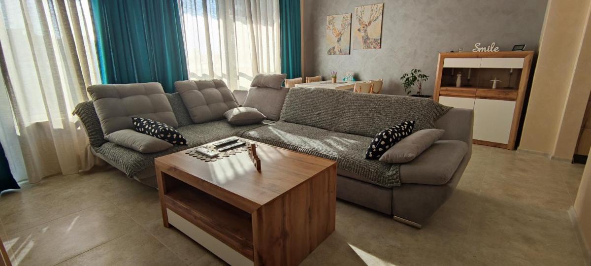 Alisa Apartment - Housity