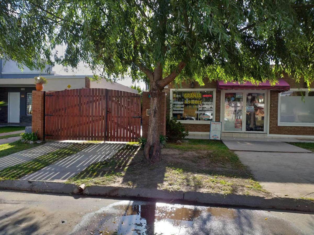 Casa Con Pileta En Roldan - Housity