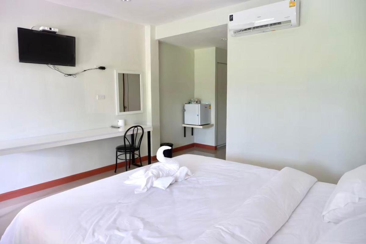 โรงแรมคอมม่อนเวลธ์ Commonwealth Hotel&Resort - Housity
