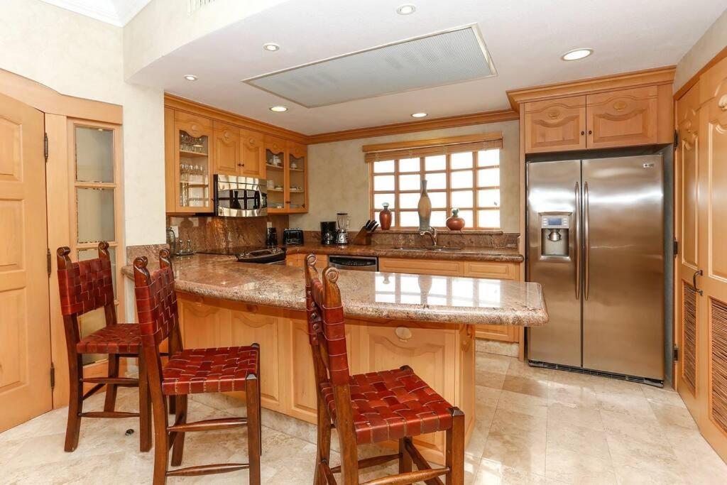 Suitetrails - Beachfront Resort Living at Villa La Estancia