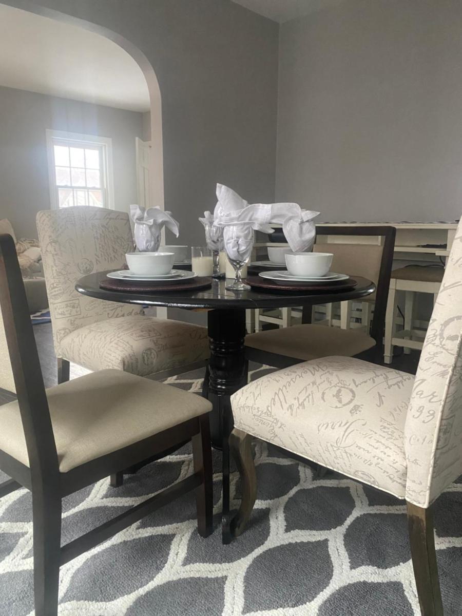 Peaceful Duplex, Upstairs Apt 2bedrooms Pets Welcome with fee Family Friendly - Housity
