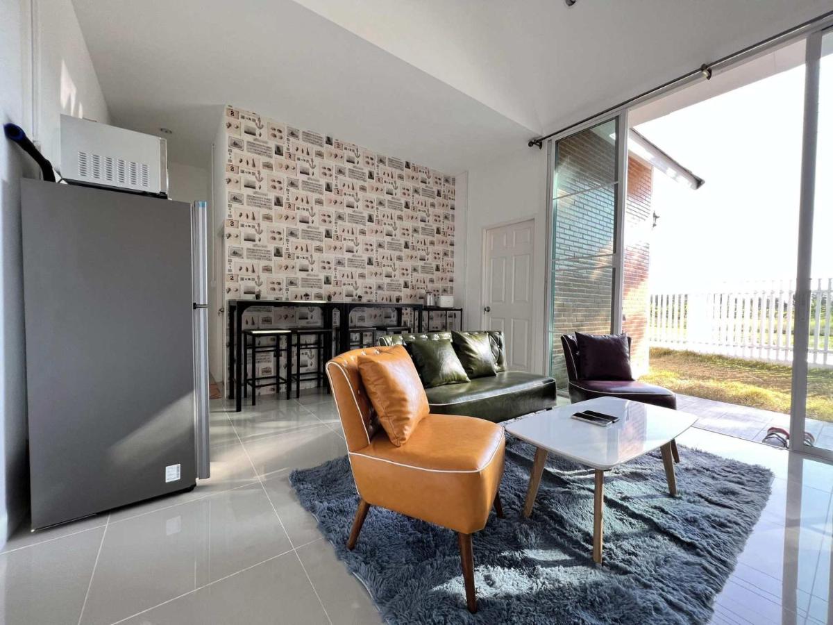 Suitetrails - Homerent @ Sariam Lake Chiang Mai