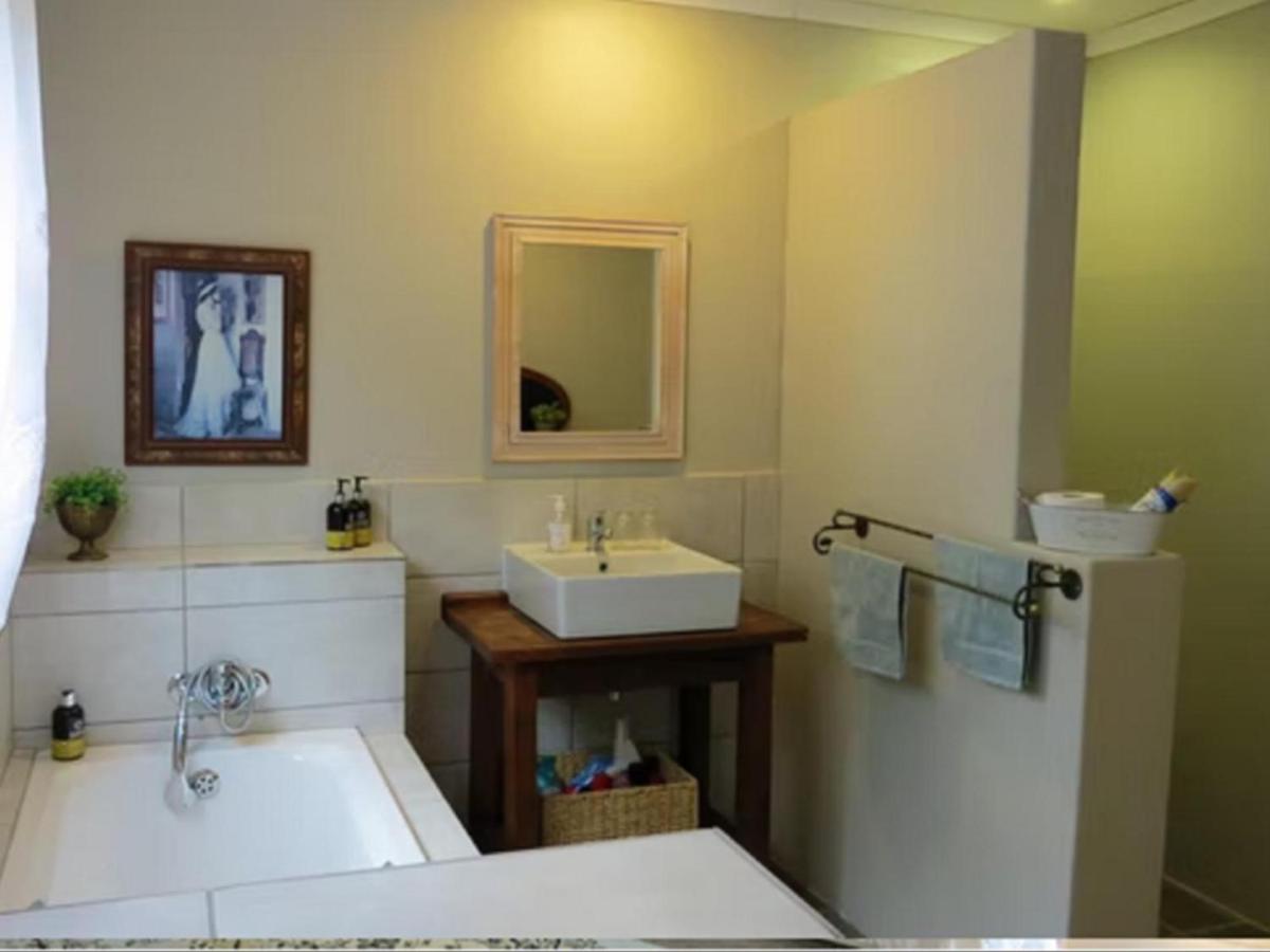 East of East Guest Cottage - Housity