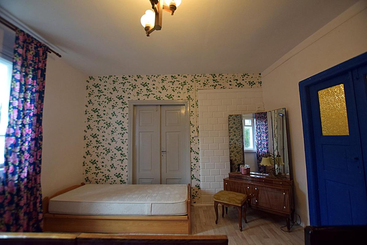 Siedlisko Folwark - Housity