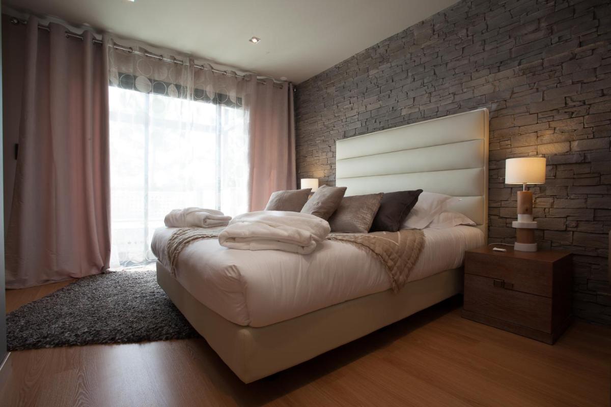 Un ou plusieurs lits dans un hébergement de l'établissement Domaine de Chalvêches Hôtel SPA 4*