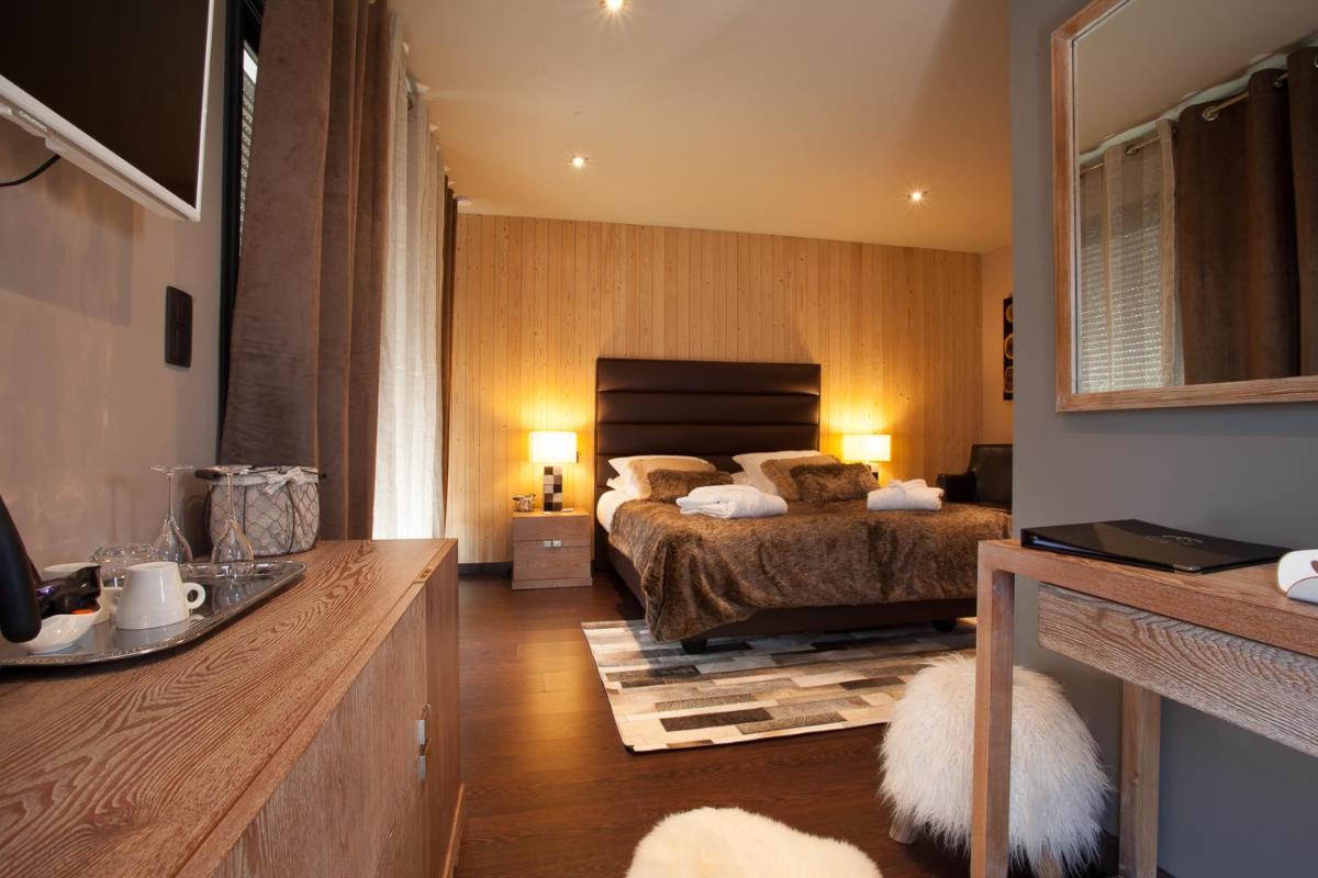 Un ou plusieurs lits dans un hébergement de l'établissement Domaine de Chalvêches Hôtel SPA 4*