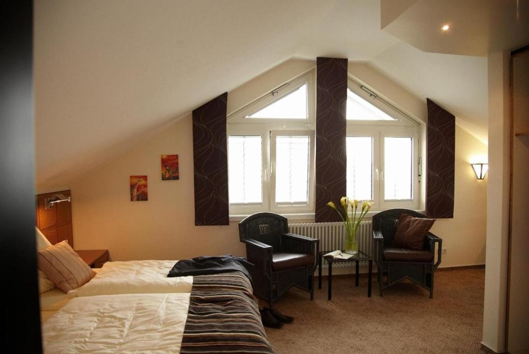 Hotel Deynique - Housity