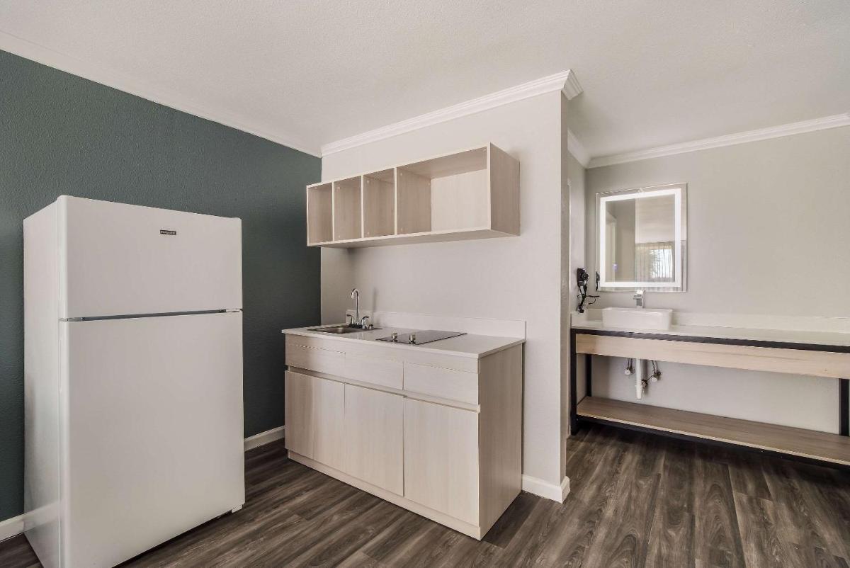 MainStay Suites Florence - Darlington - Housity