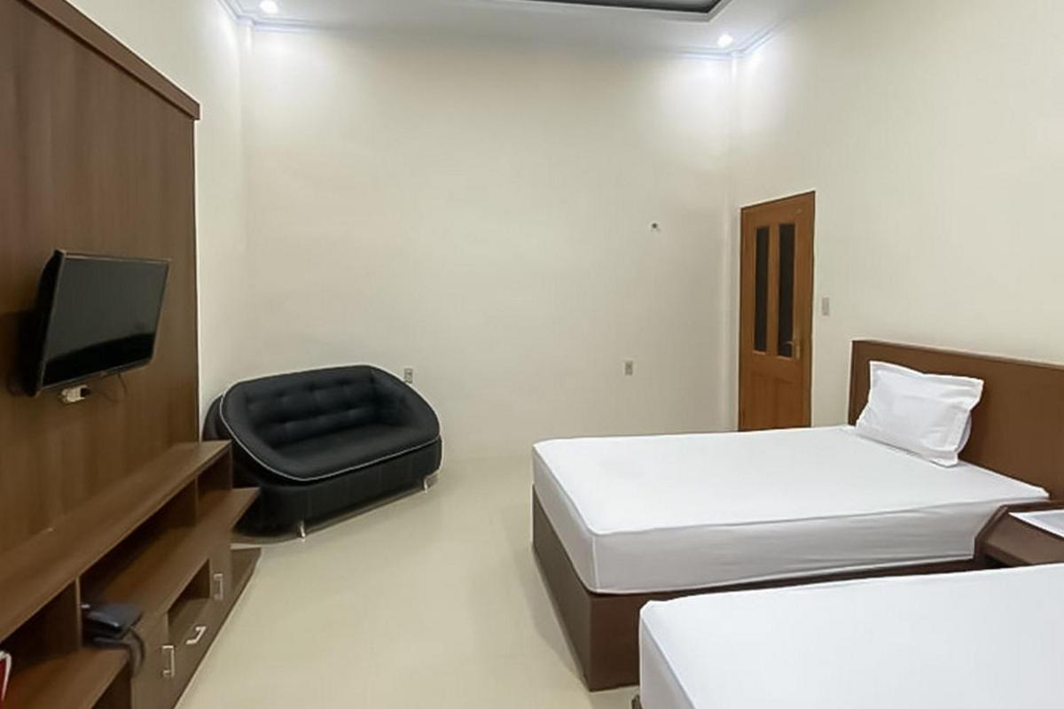Suitetrails - Grand Emperom Hotel Mitra RedDoorz
