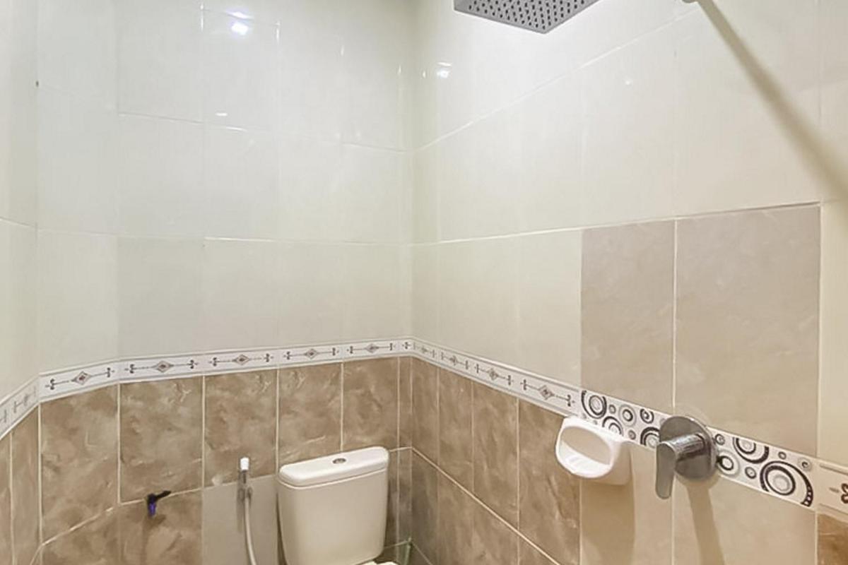 Grand Emperom Hotel Mitra RedDoorz - Housity
