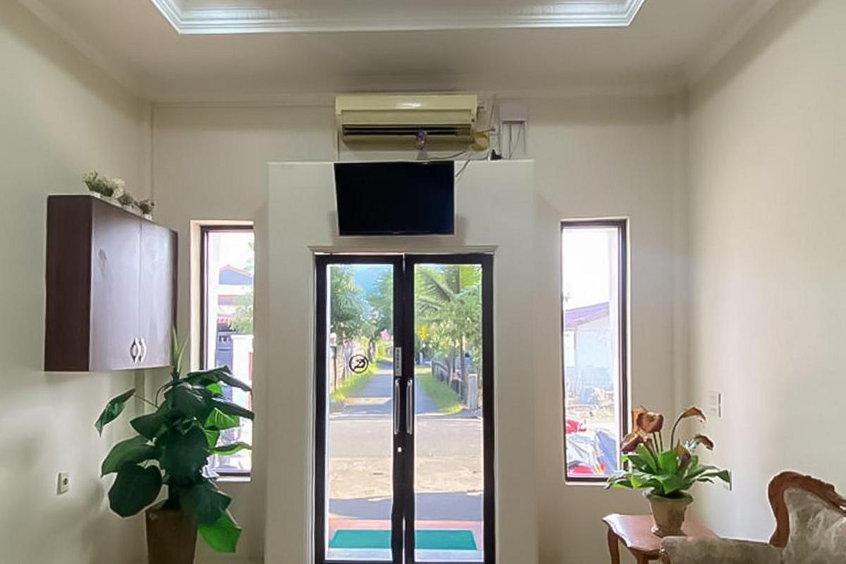 Grand Emperom Hotel Mitra RedDoorz - Housity