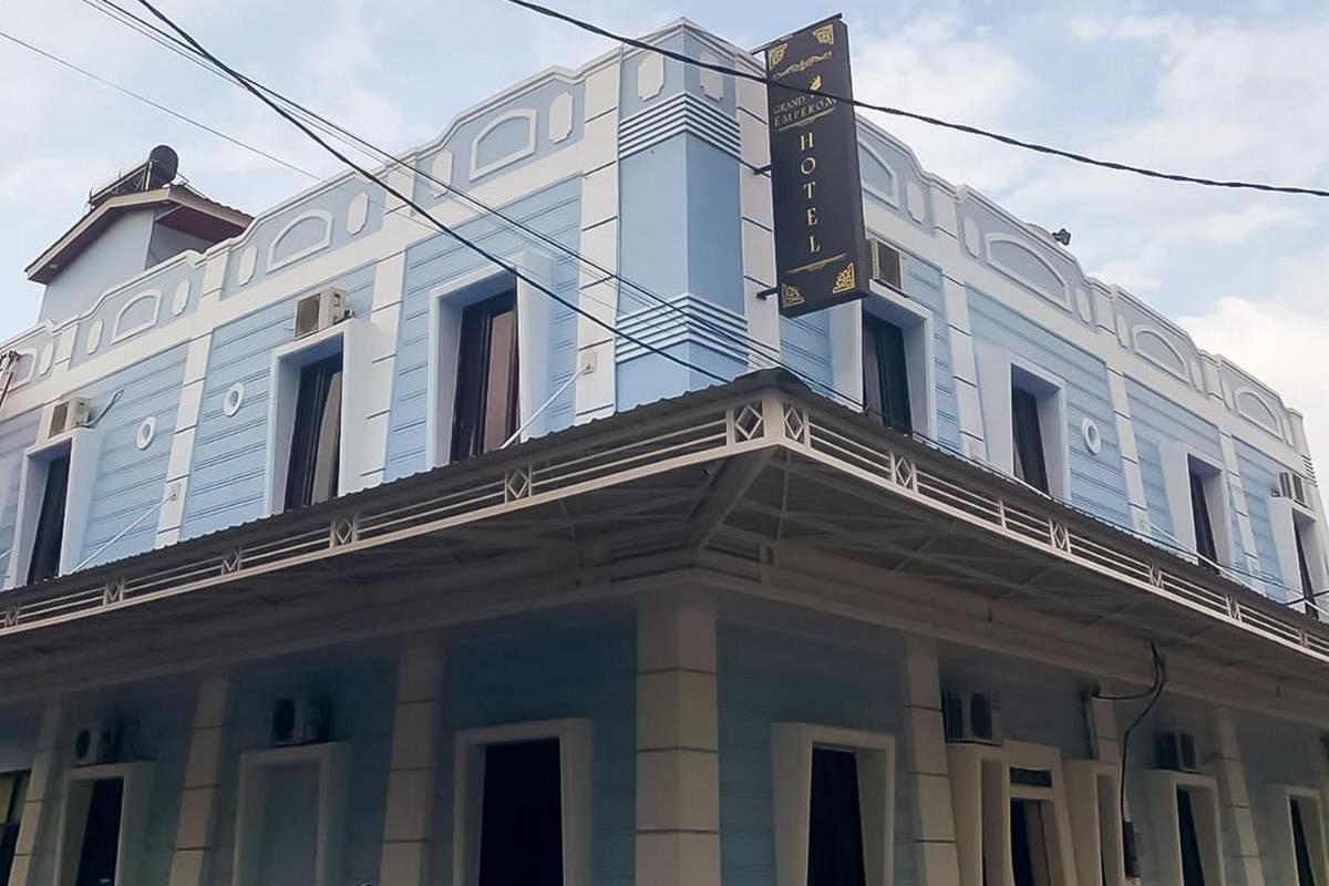 Grand Emperom Hotel Mitra RedDoorz - Housity