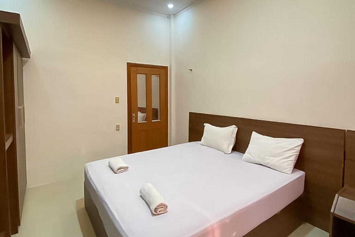 Grand Emperom Hotel Mitra RedDoorz - Housity