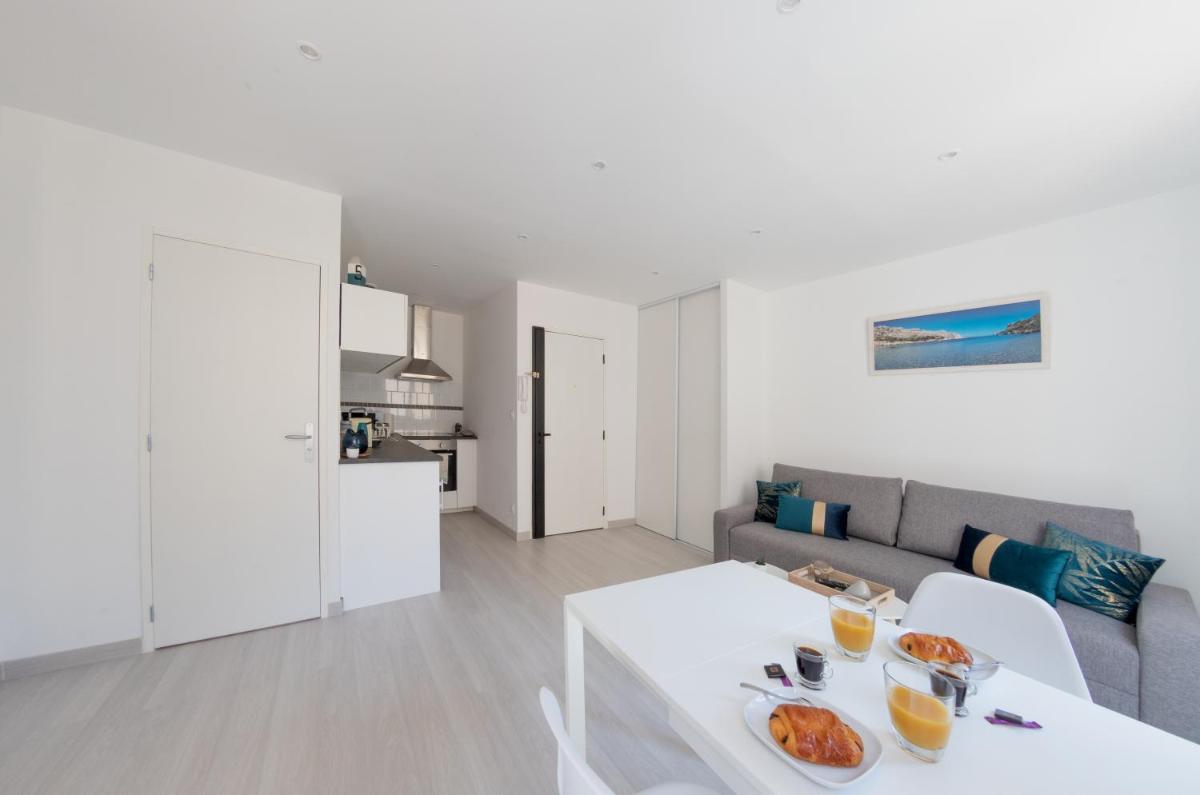 Studio lumineux Place de Lenche Panier Marseille - Housity